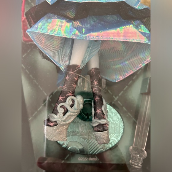 Haunt couture Lagoona Blue doll from 2022 - Picture 8 of 13